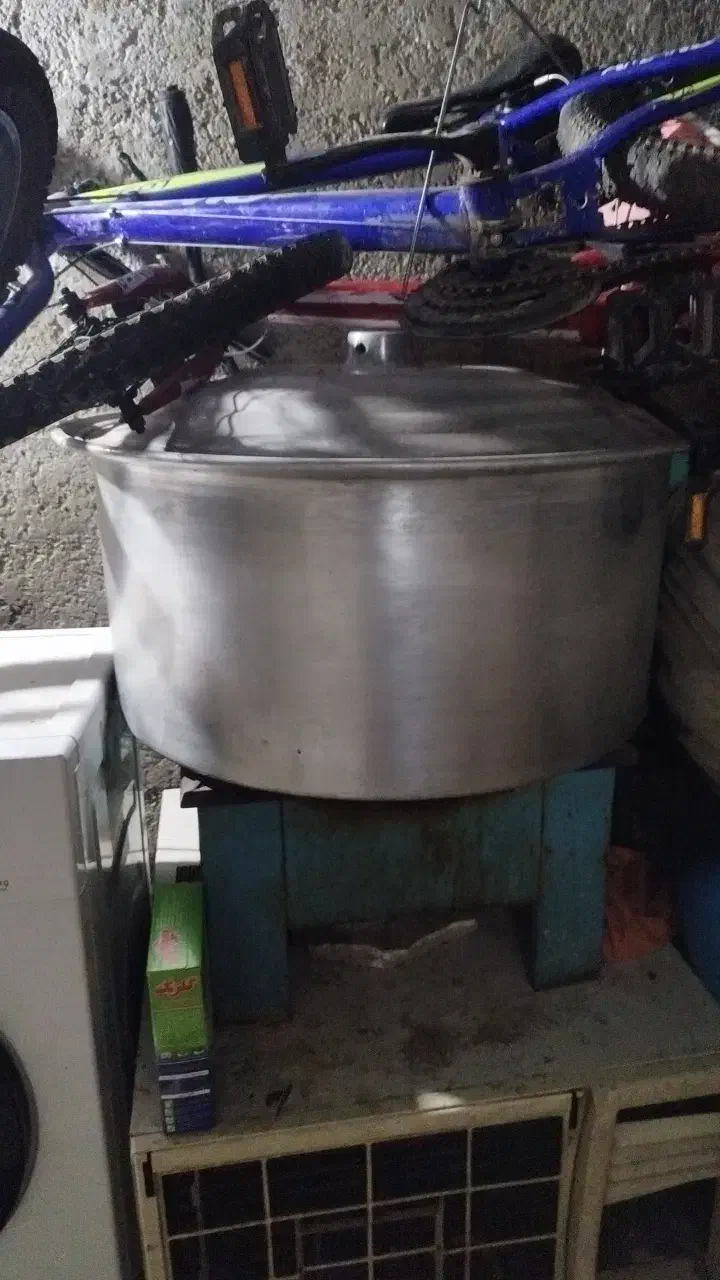 قابلمه روحی|ظروف پخت‌وپز|گنبد کاووس, |دیوار