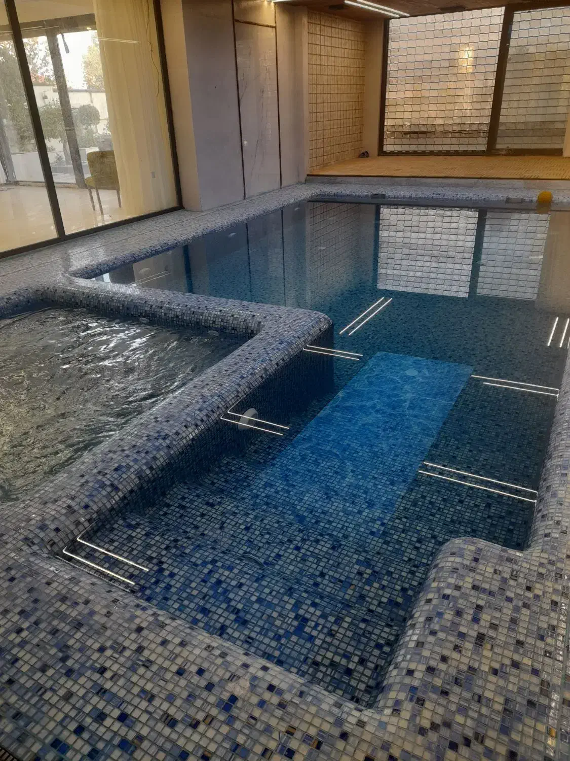 نقاشی بتونه کاری کاشی کاری درزگیری وغیره|خدمات پیشه و مهارت|صدرا-فارس, فاز ۲|دیوار