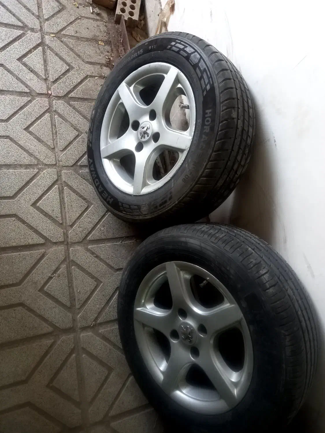 ۴ حلقه رینگ و لاستیک ۵ پر سایز ۱۵ لاستیک ۶۰ درصد|قطعات یدکی و لوازم جانبی|مشهد, سرافرازان|دیوار