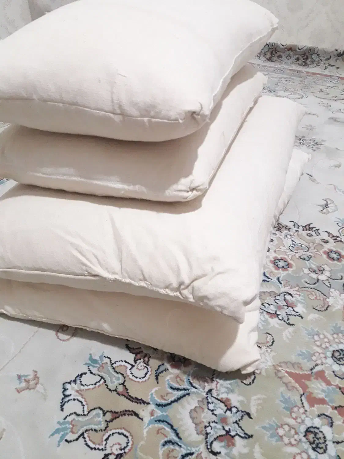 بالش پر ۴ عدد و یک لحاف پنبه|رختخواب، بالش، پتو|تهران, زرکش|دیوار