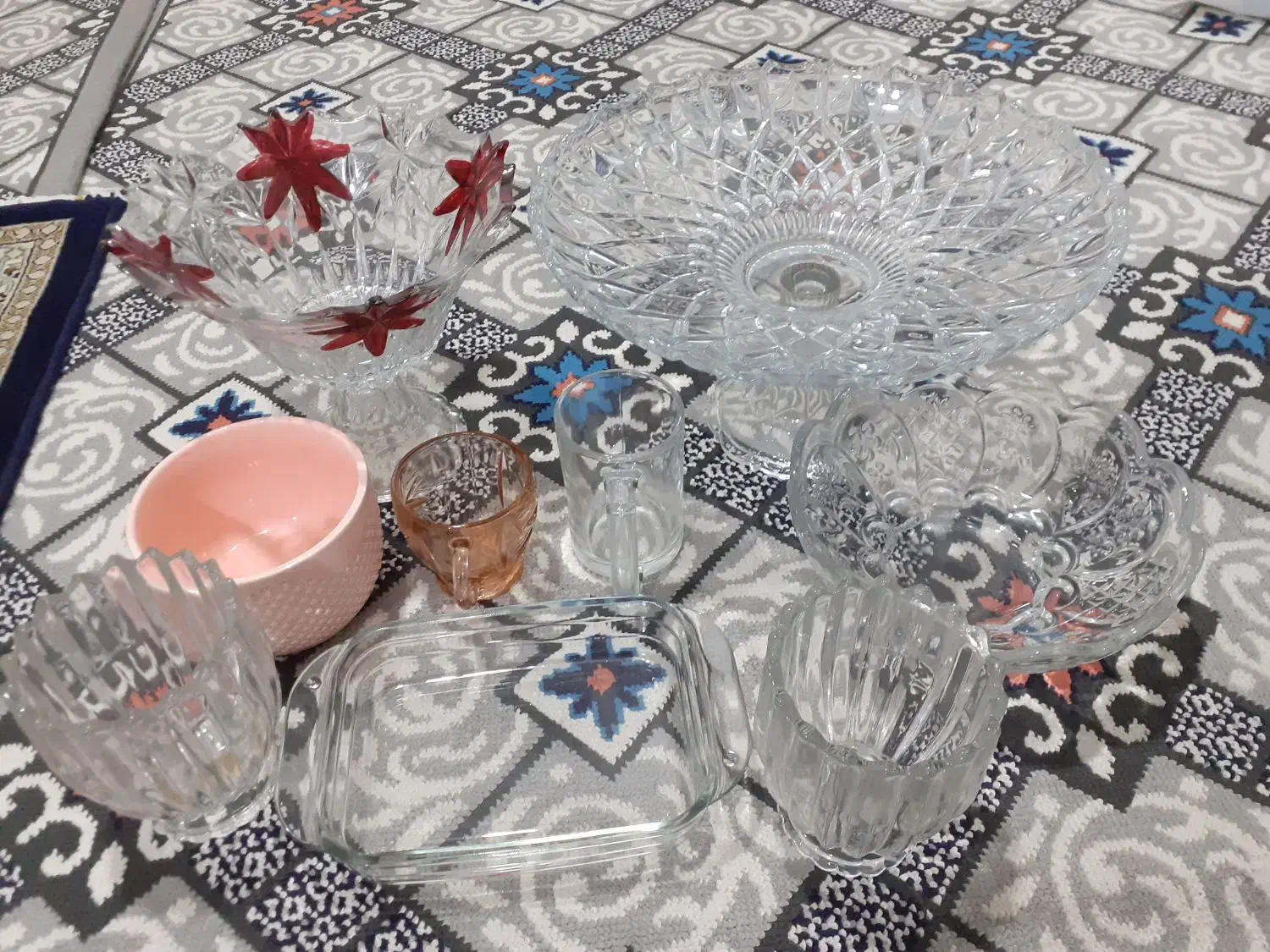 تعدادی وسایل|ظروف سرو و پذیرایی|همدان, |دیوار