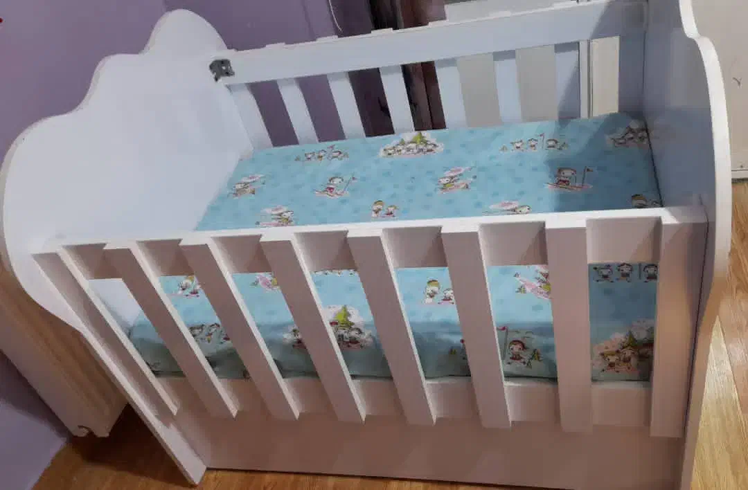 تخت کودک و تشک|تخت و سرویس خواب|صومعهسرا, |دیوار