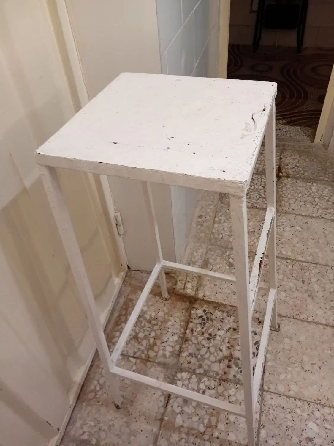 چهارپایه فلزی سالم|صندلی و نیمکت|دورود, |دیوار