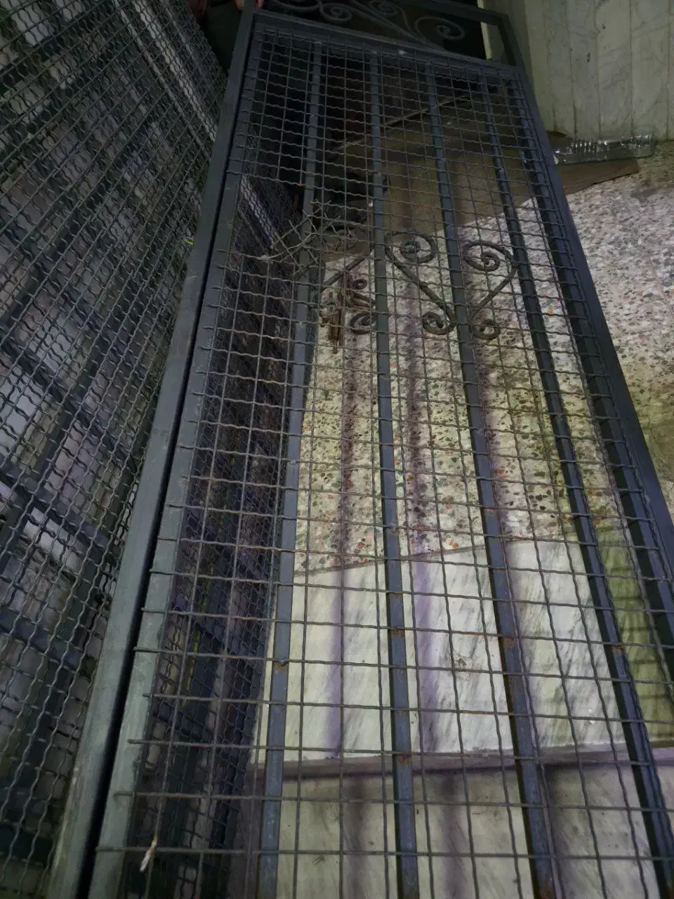 درب آهنی آماده با چارچوب  همراه با حفاظ فنس|مصالح و تجهیزات ساختمان|رشت, منظریه|دیوار