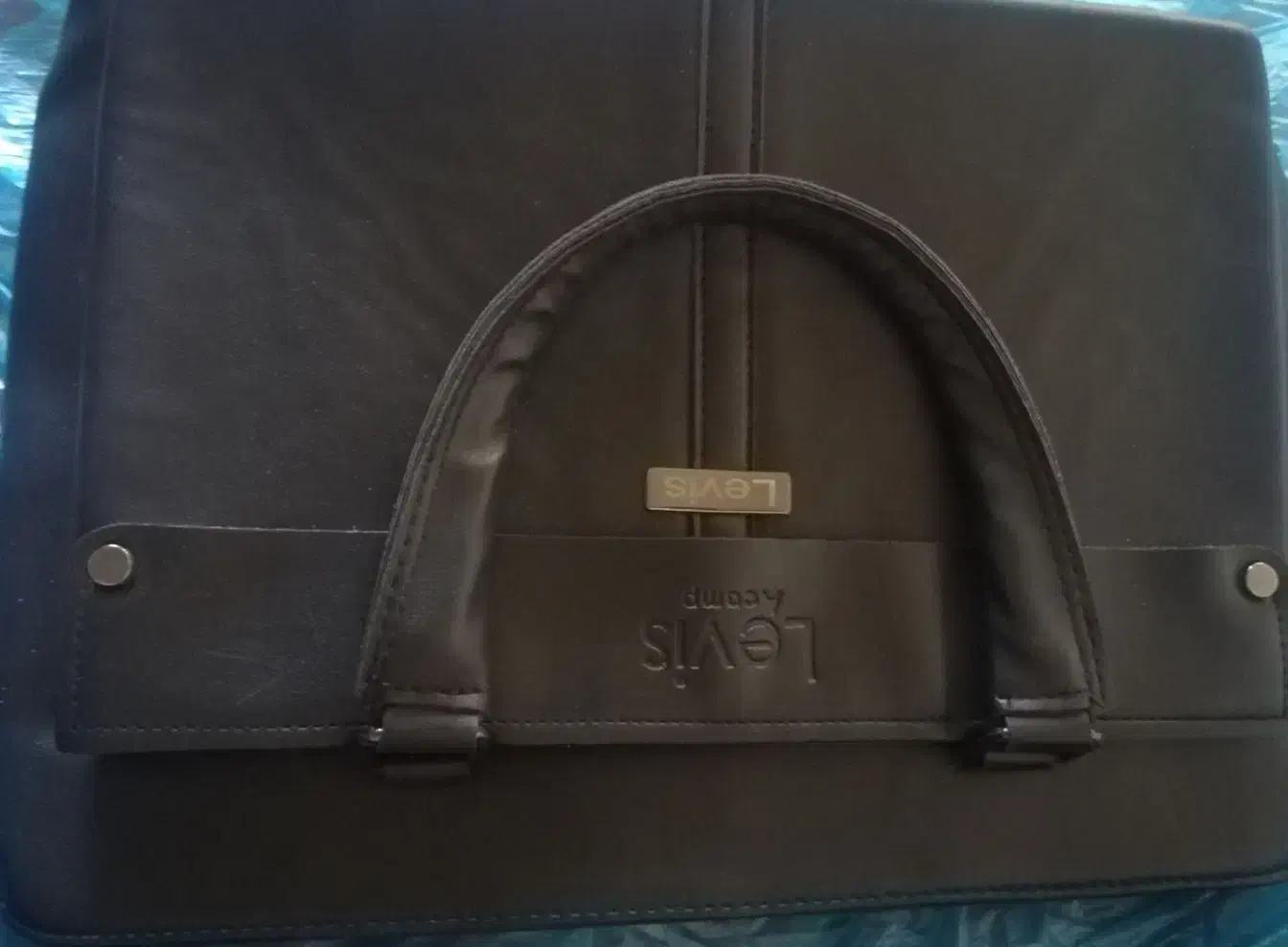 یک عدد کیف اداری دانشجویی در حد نو|کیف، کفش، کمربند|نهاوند, |دیوار