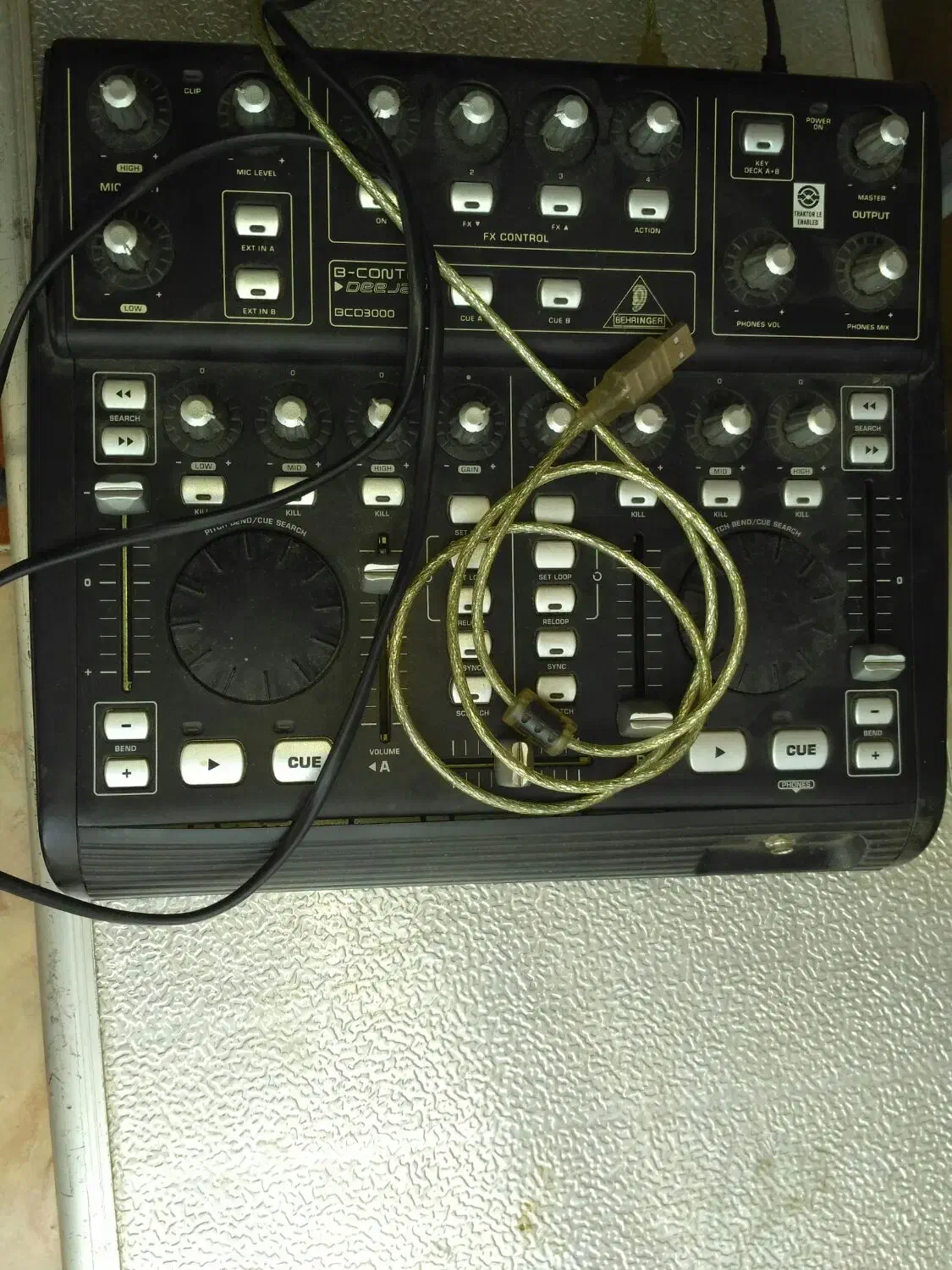 دستگاه دی جی کنترلر|آلات موسیقی|رضوانشهر, |دیوار