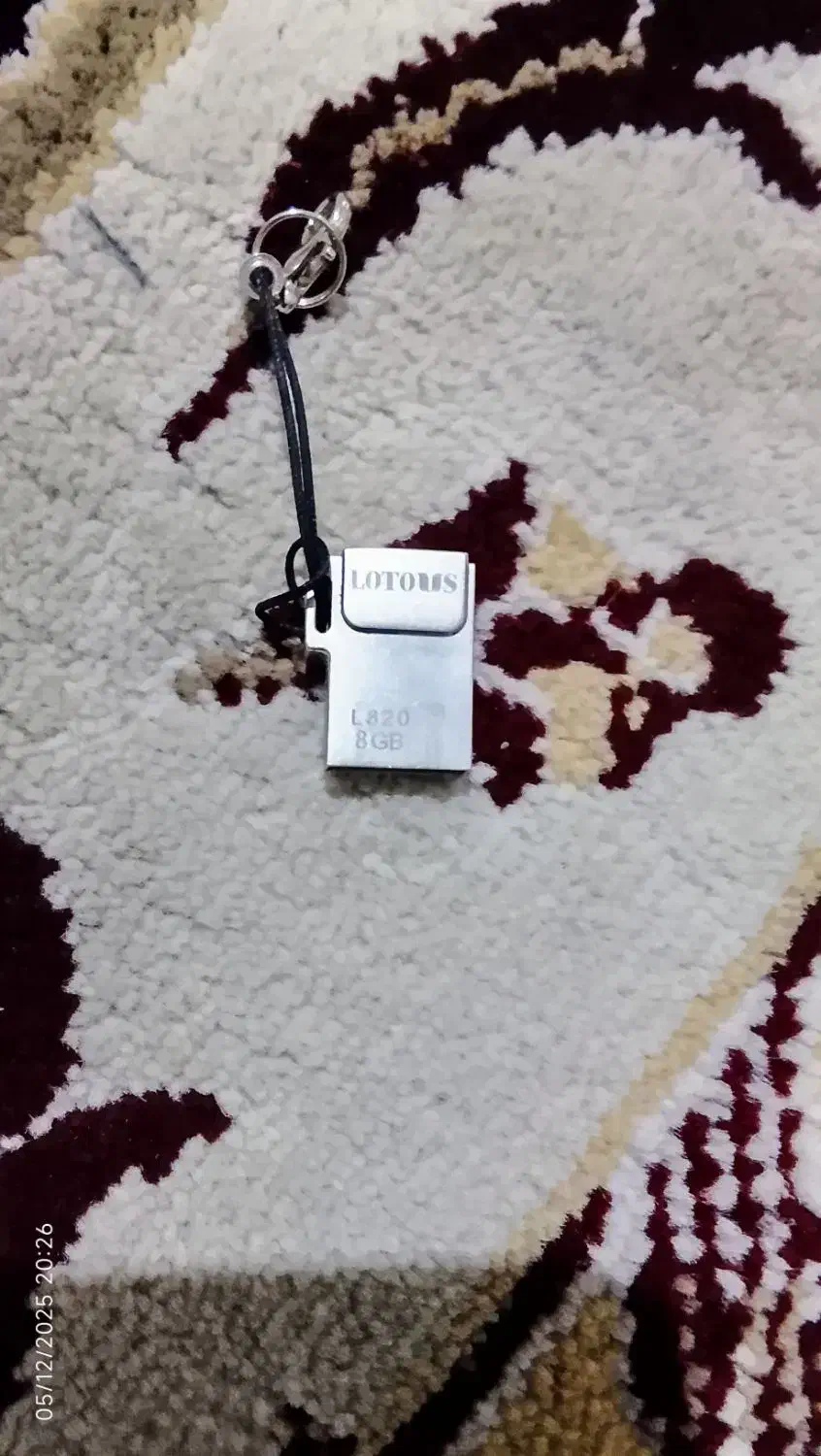 یک عدد فلش هشت گیگ به فروش می‌رسد|لوازم جانبی موبایل و تبلت|بندرعباس, |دیوار