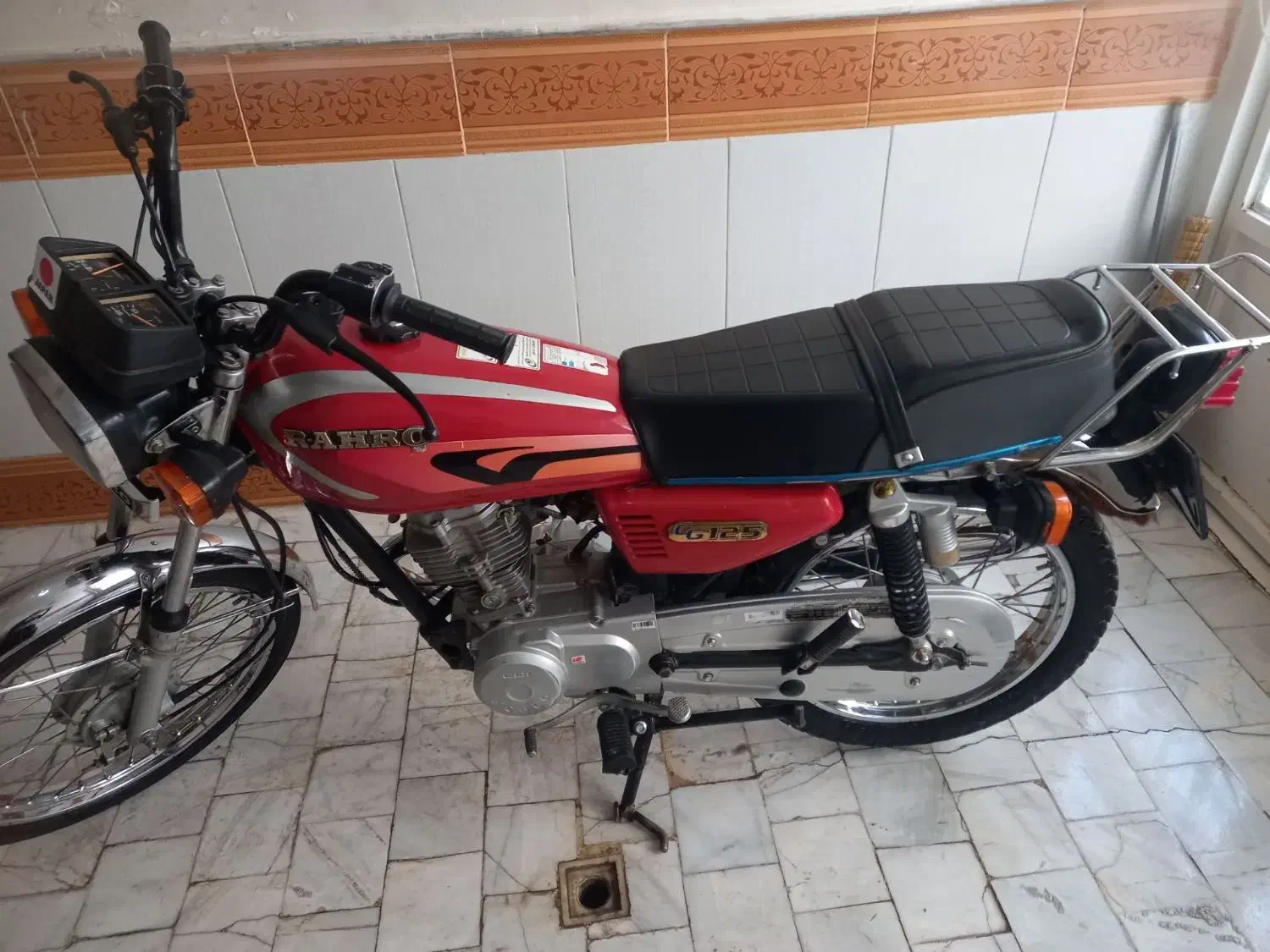 رهرو|موتورسیکلت|قم, قلعه کامکار|دیوار