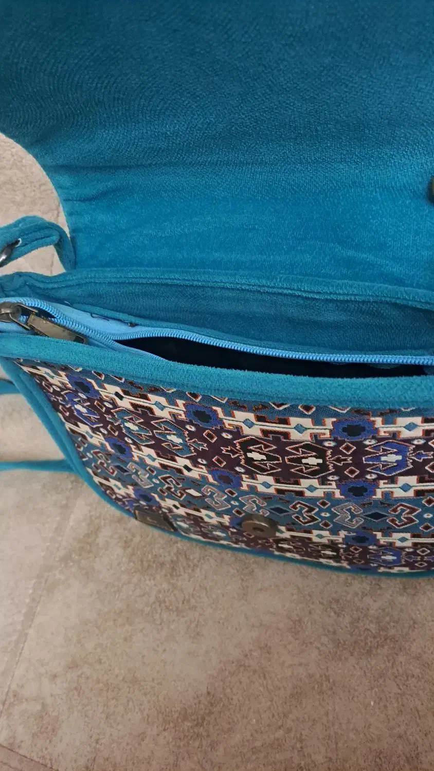 کیف سنتی|کیف، کفش، کمربند|رشت, منظریه|دیوار