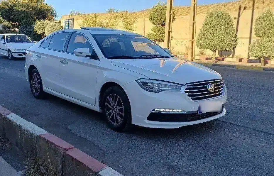 لیفان ۸۲۰ اتومات سفید مدل ۹۵ بیمه کامل|خودرو سواری و وانت|سنندج, |دیوار