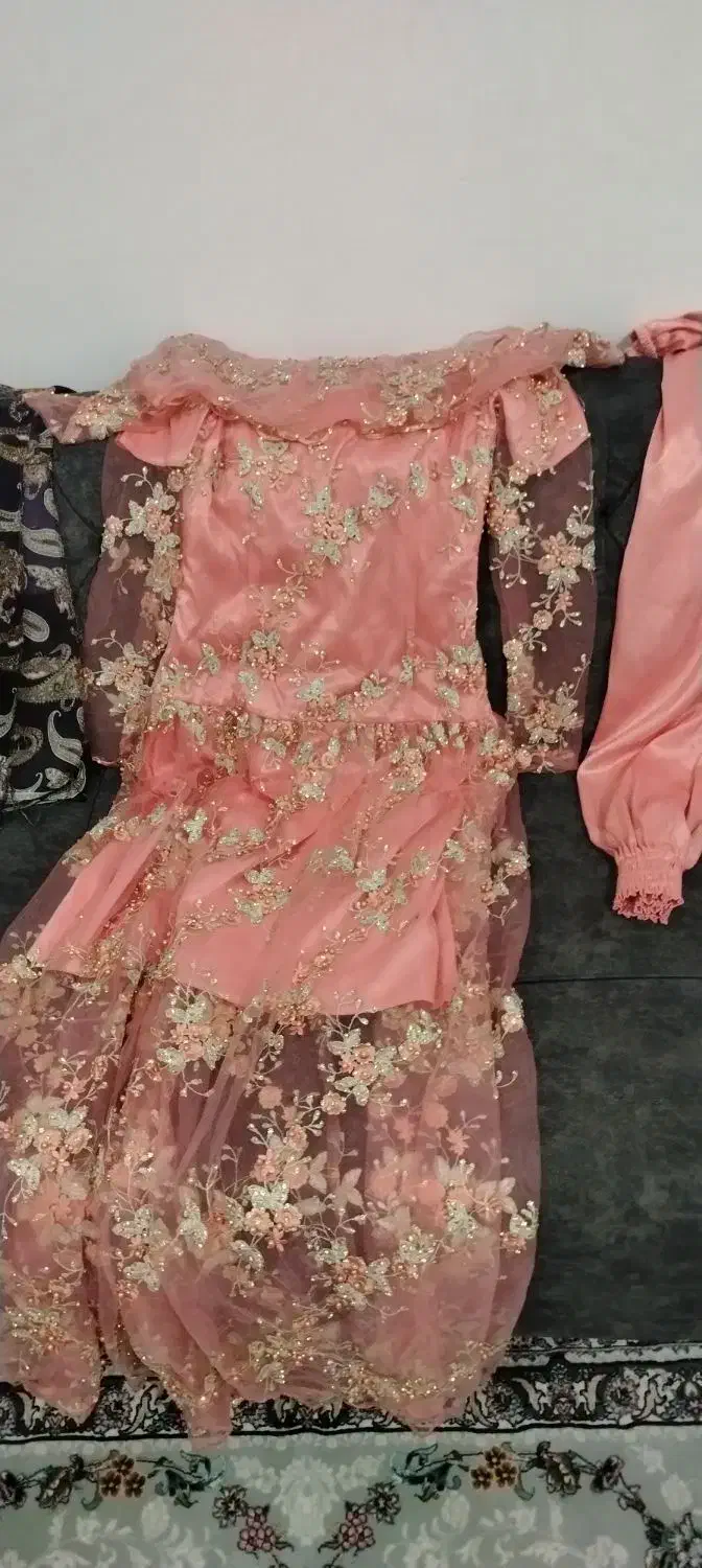 کراس سقزی|لباس|دهگلان, |دیوار