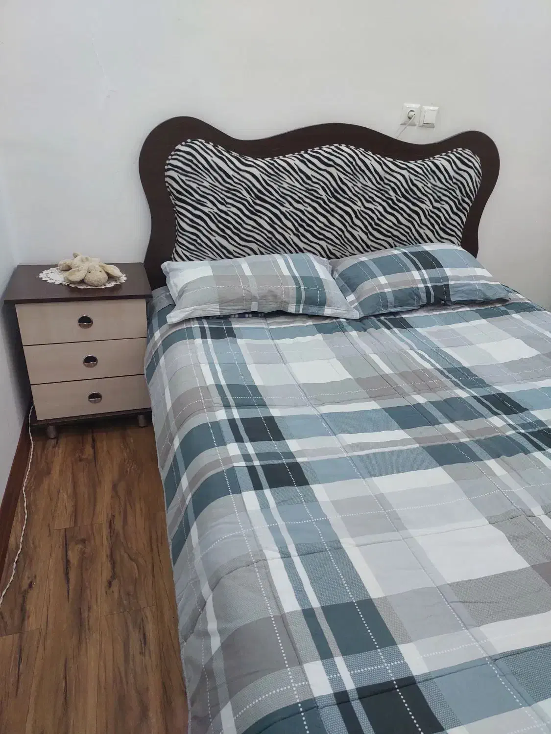 سرویس خواب دونفره.جنس MDFقیمت ۵،۰۰۰،۰۰۰تومان|تخت و سرویس خواب|سنندج, |دیوار