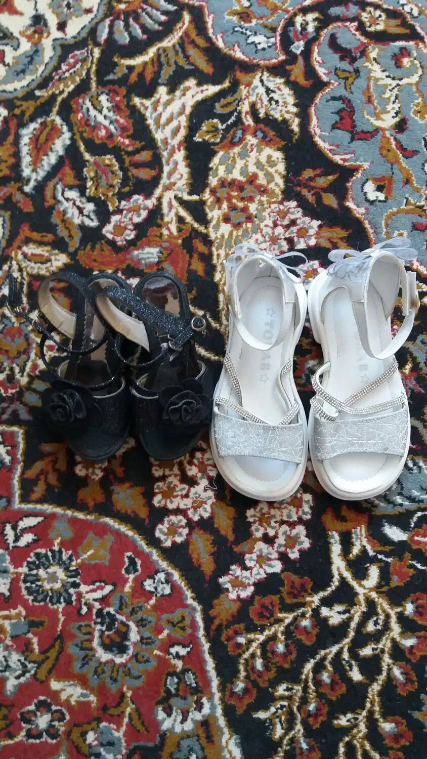 کفش زنانه سفیدسایز۳۰-مشکی سایز۲۷|کیف، کفش، کمربند|هشتگرد, هشتگرد قدیم|دیوار