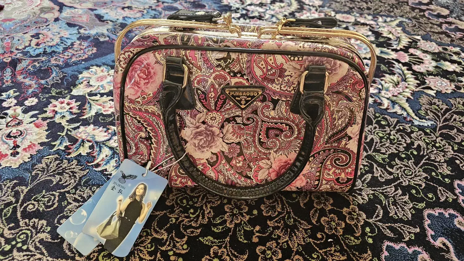 کیف زنانه|کیف، کفش، کمربند|شیراز, محراب|دیوار