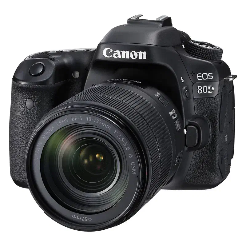 دوربین canon 80d به همراه لنز 135-18 usm|دوربین عکاسی و فیلم‌برداری|قم, سالاریه|دیوار