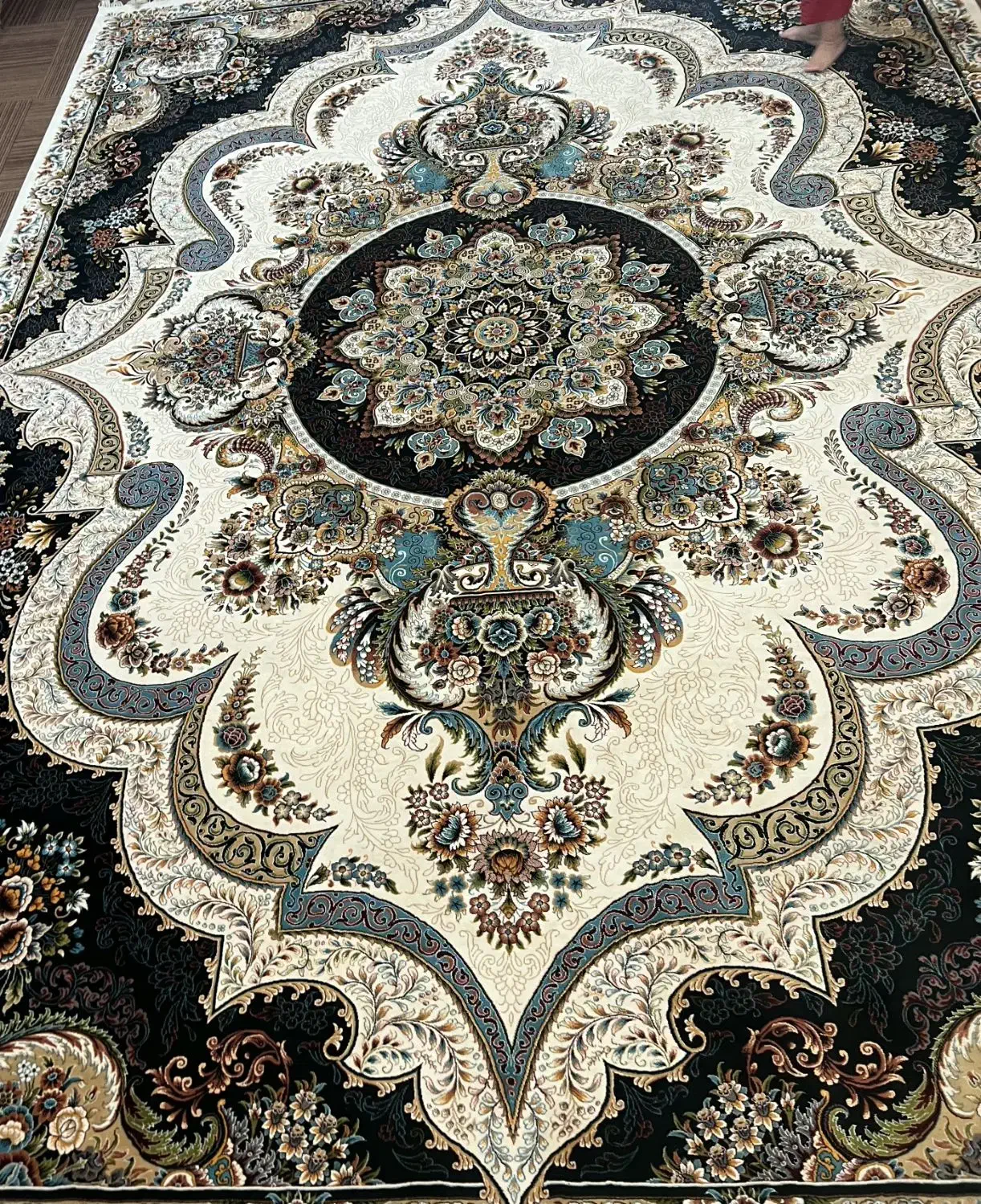 فرش ۷۰۰ شانه ۱۲ متری|فرش|محمودآباد, |دیوار