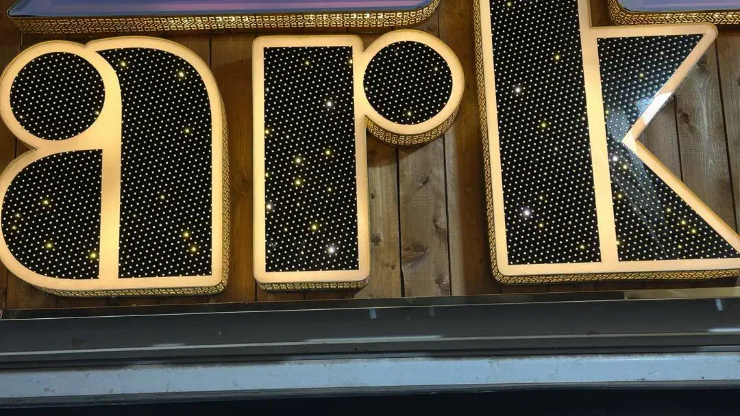 تابلوی چنلیوم|فروشگاه و مغازه|قم, ارم|دیوار