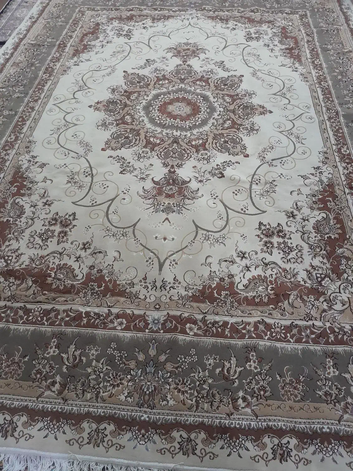 فرش 12 متری|فرش|اندیشه, اندیشه فاز ۶|دیوار