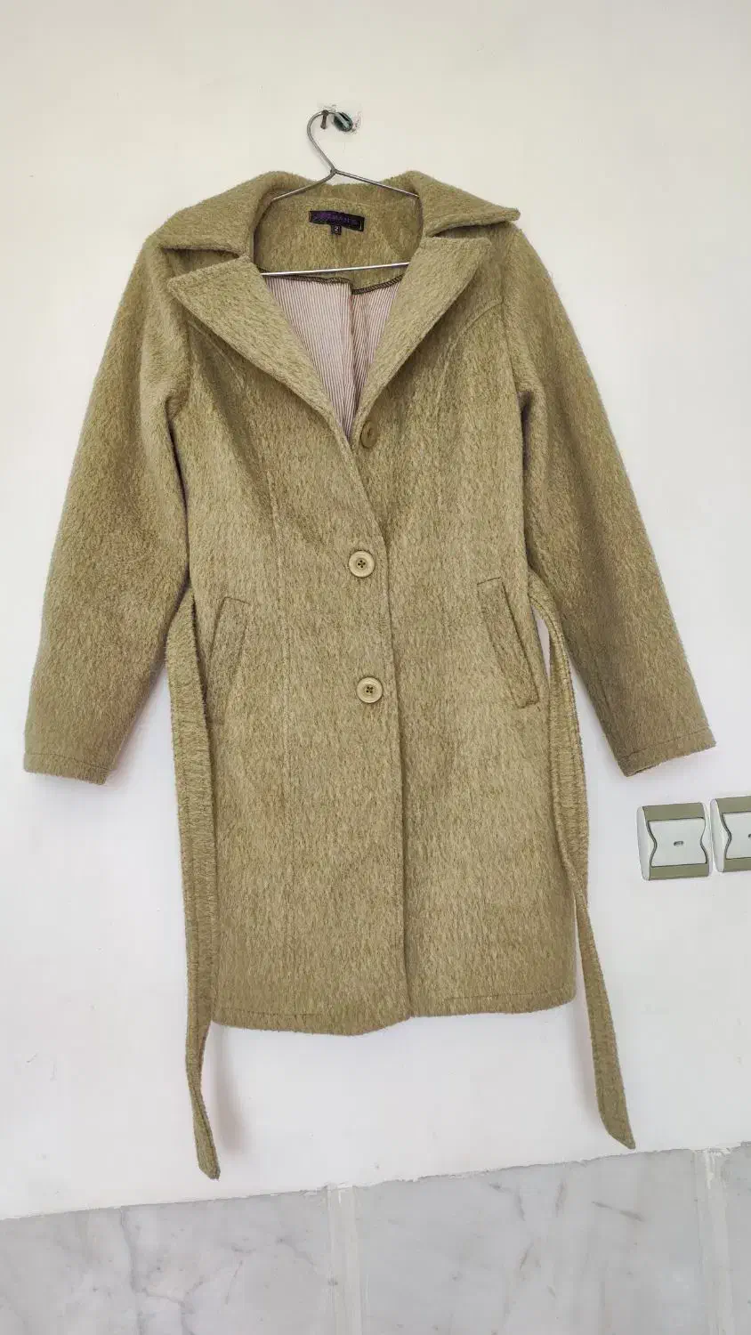 پالتو|لباس|انار, |دیوار