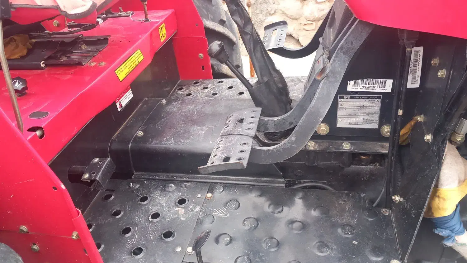 تراکتور|خودرو سنگین|بیستون, |دیوار