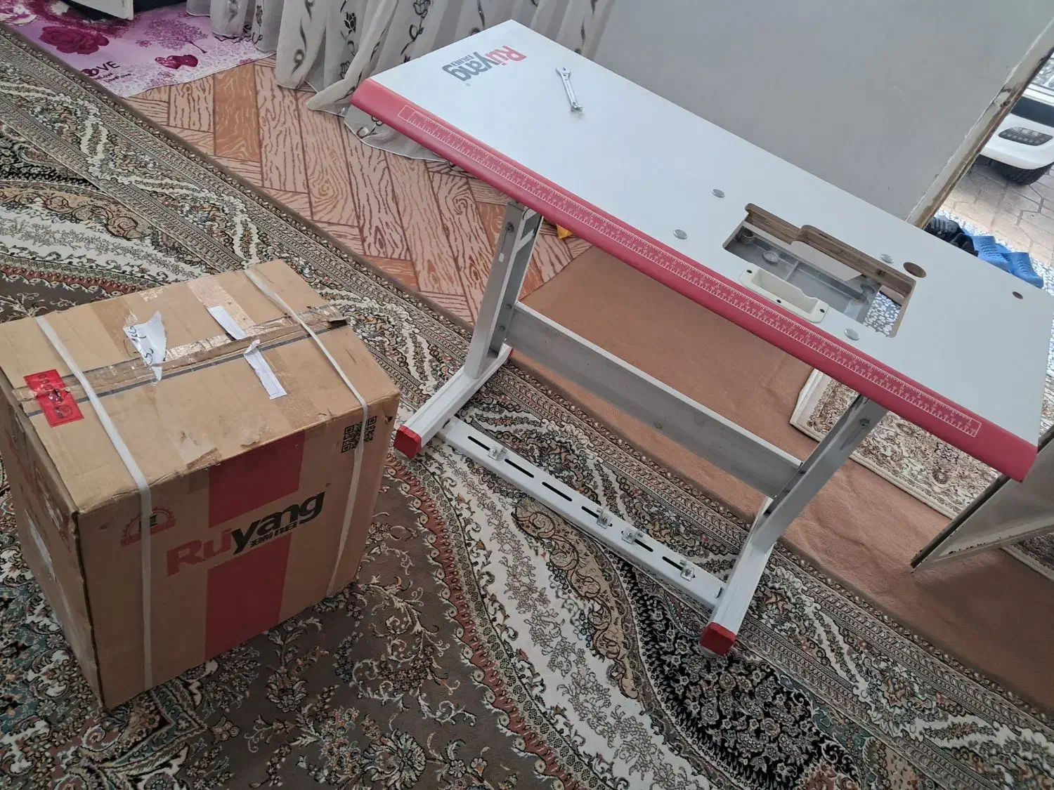 چرخزیگزالسردوز درحدنو|چرخ خیاطی و ریسندگی|اقبالیه, |دیوار