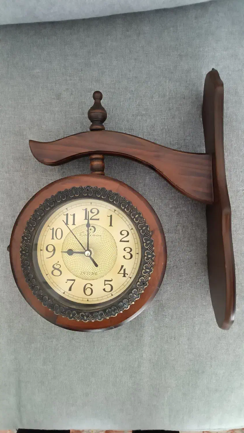 ساعت دو طرفه چوبی|ساعت دیواری و تزئینی|تهران, حکیمیه|دیوار