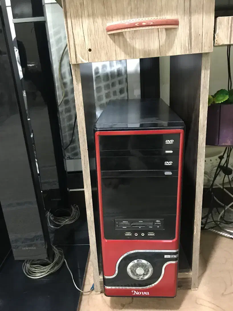 فروش کامپیوتر با میز|میز تحریر و کامپیوتر|اصفهان, لاله|دیوار