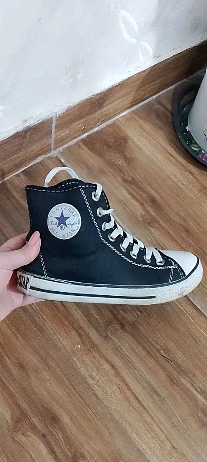 تعدادی کفش|کیف، کفش، کمربند|رشت, حافظ آباد|دیوار