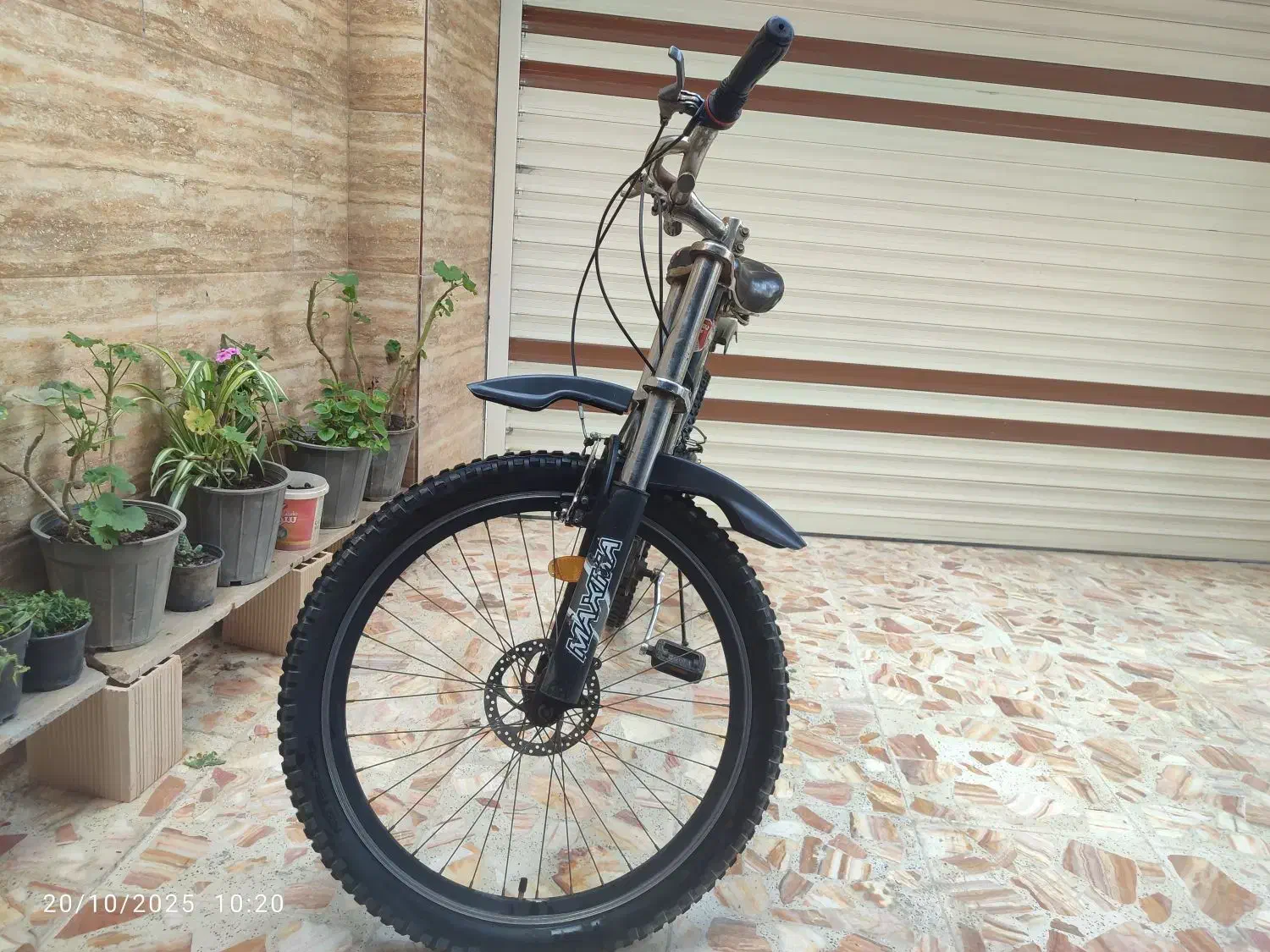 دوچرخه|دوچرخه، اسکیت، اسکوتر|شفت, |دیوار