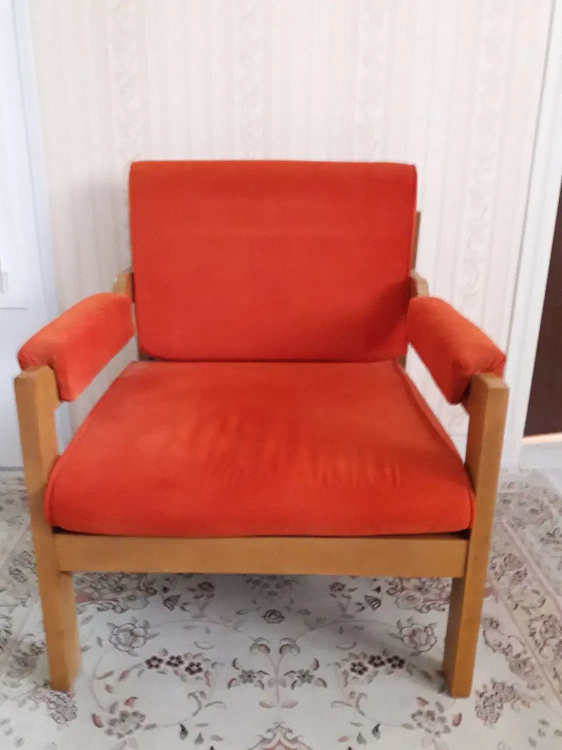 مبل تک نفره نکا چوب|مبلمان خانگی و میز عسلی|گرگان, |دیوار