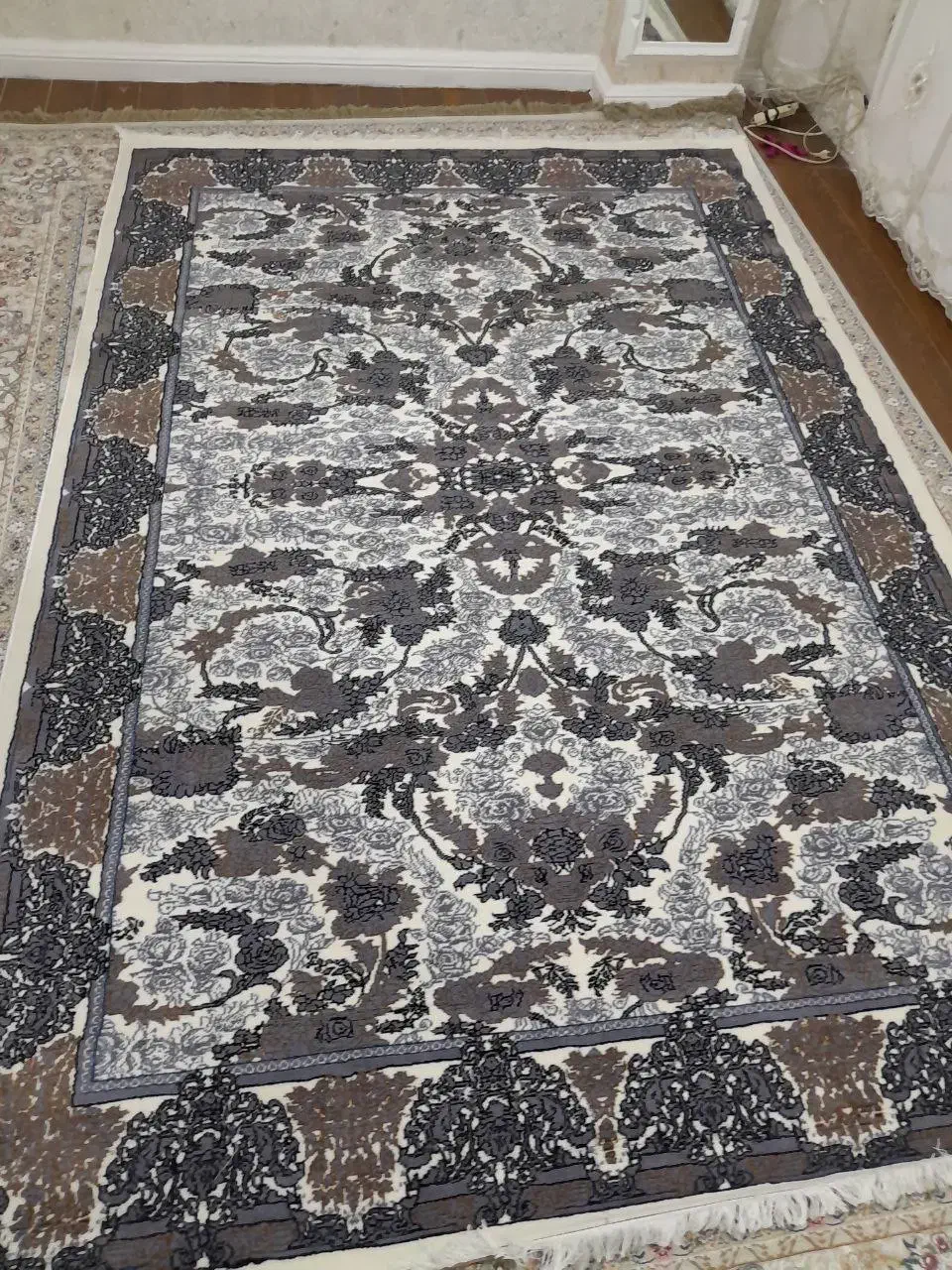 فرش نو|فرش|صومعه‌سرا, |دیوار