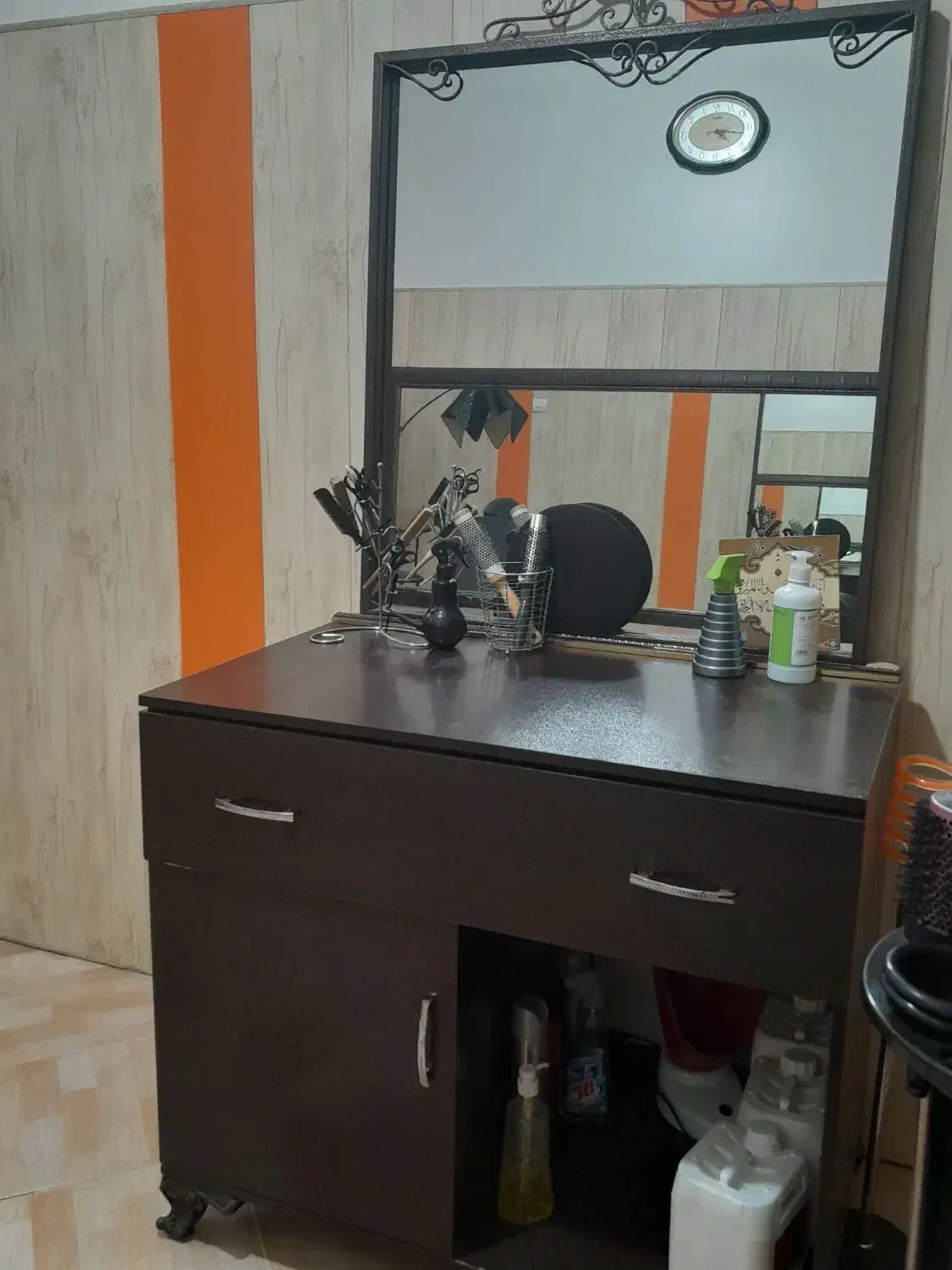 میز ارایش|آرایشگاه و سالن‌های زیبایی|قم, تعویض پلاک|دیوار