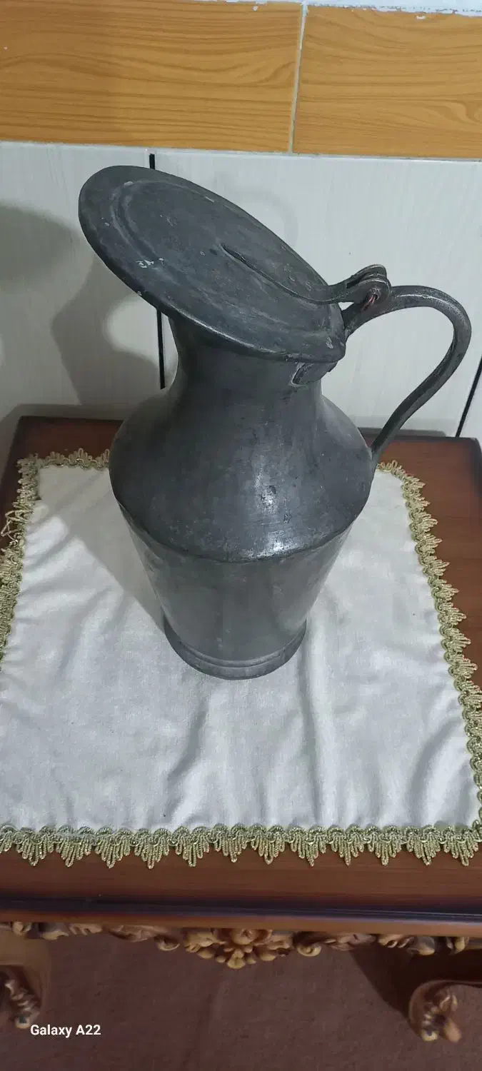 آفتابه و پارچ مسی قدیمی|کلکسیون اشیاء عتیقه|مهاباد (آذربایجان غربی), |دیوار