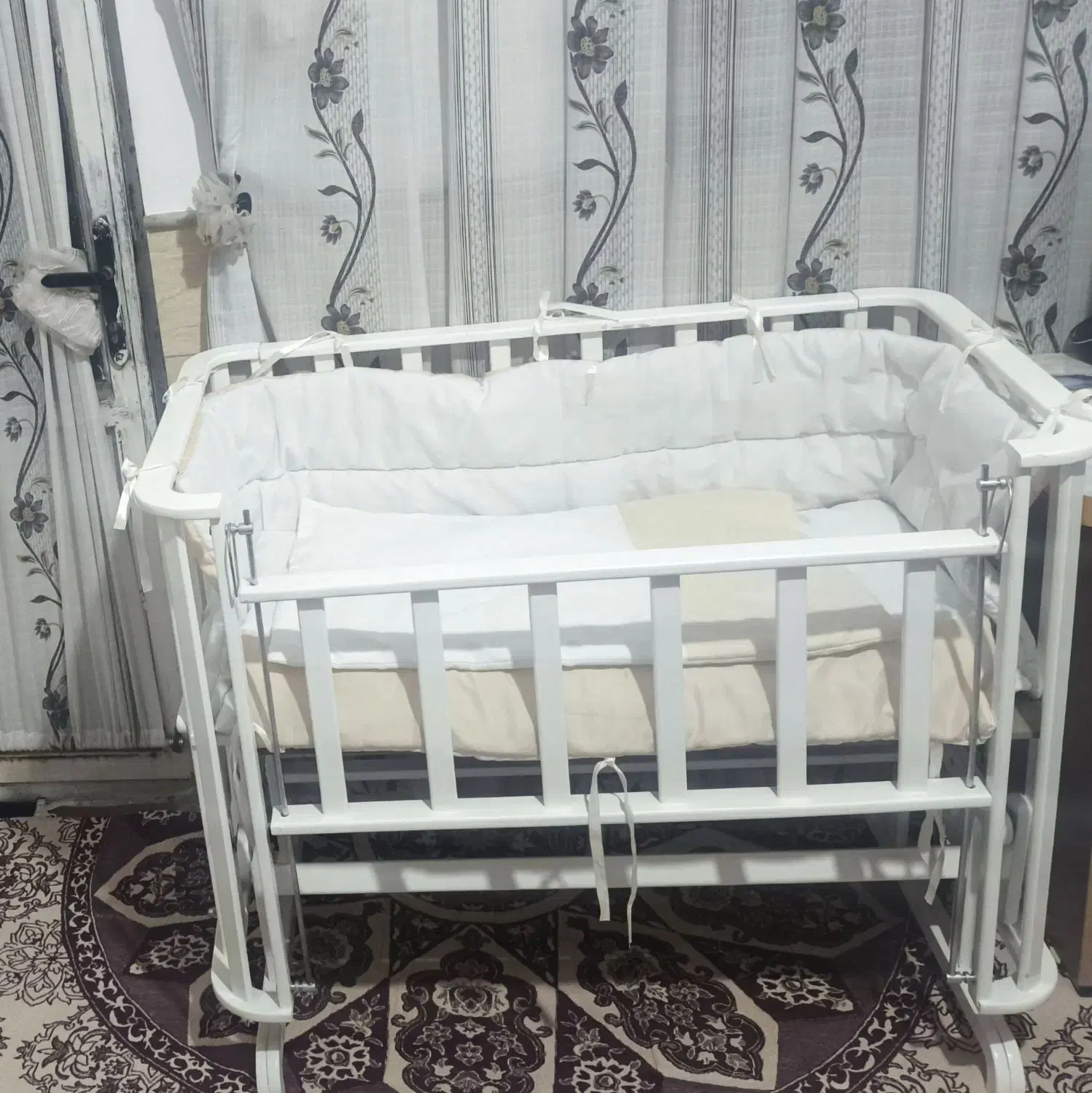 تخت گهواره شو|تخت و صندلی بچه|ساوه, |دیوار