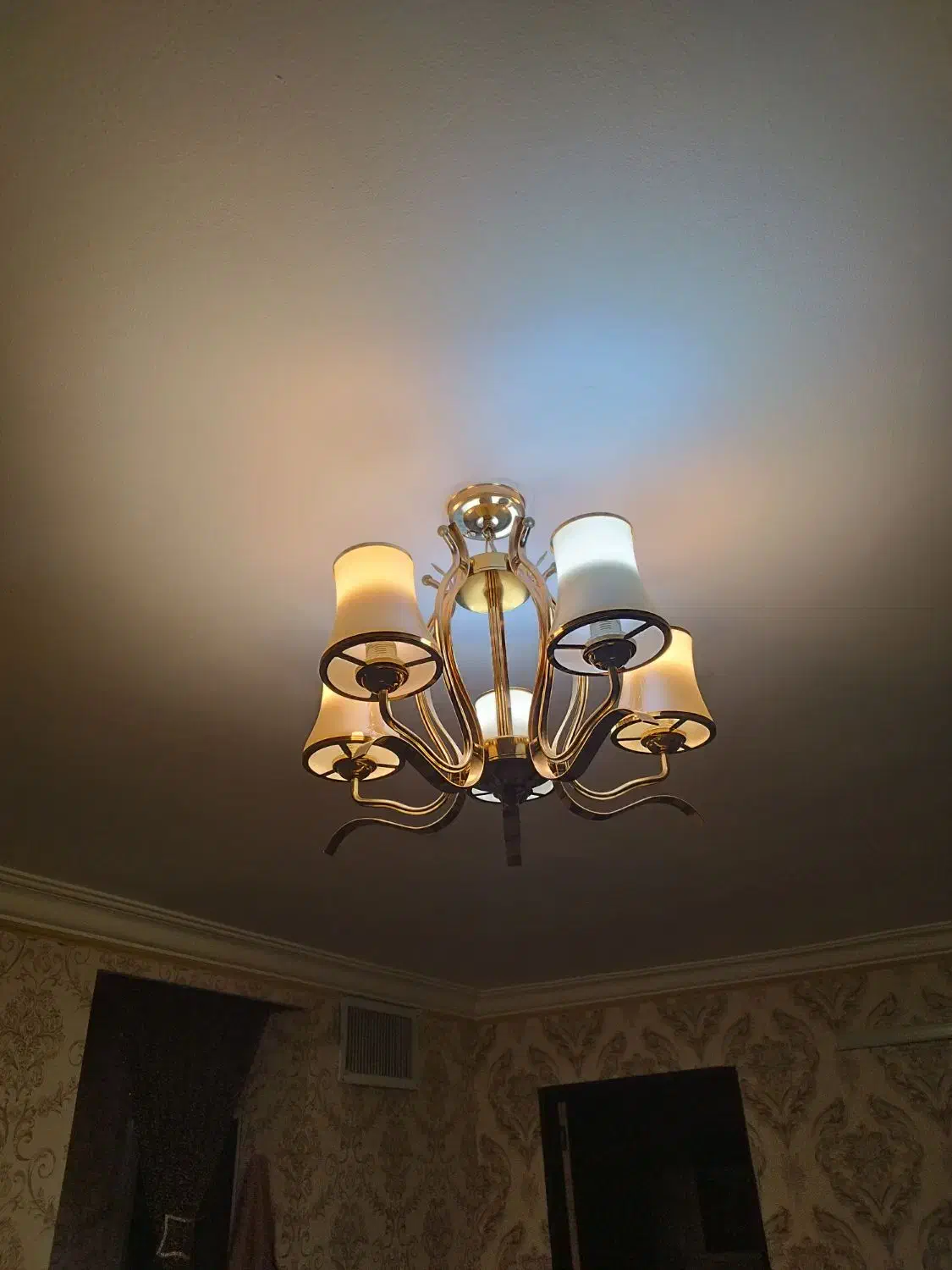 لوستر|لوستر و چراغ آویز|مشهد, کوشش|دیوار