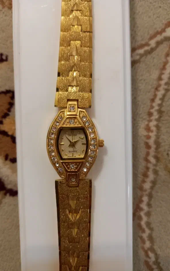 ساعت زنانه نو و  بسیار شیک و مجلسی|ساعت|ساری, |دیوار