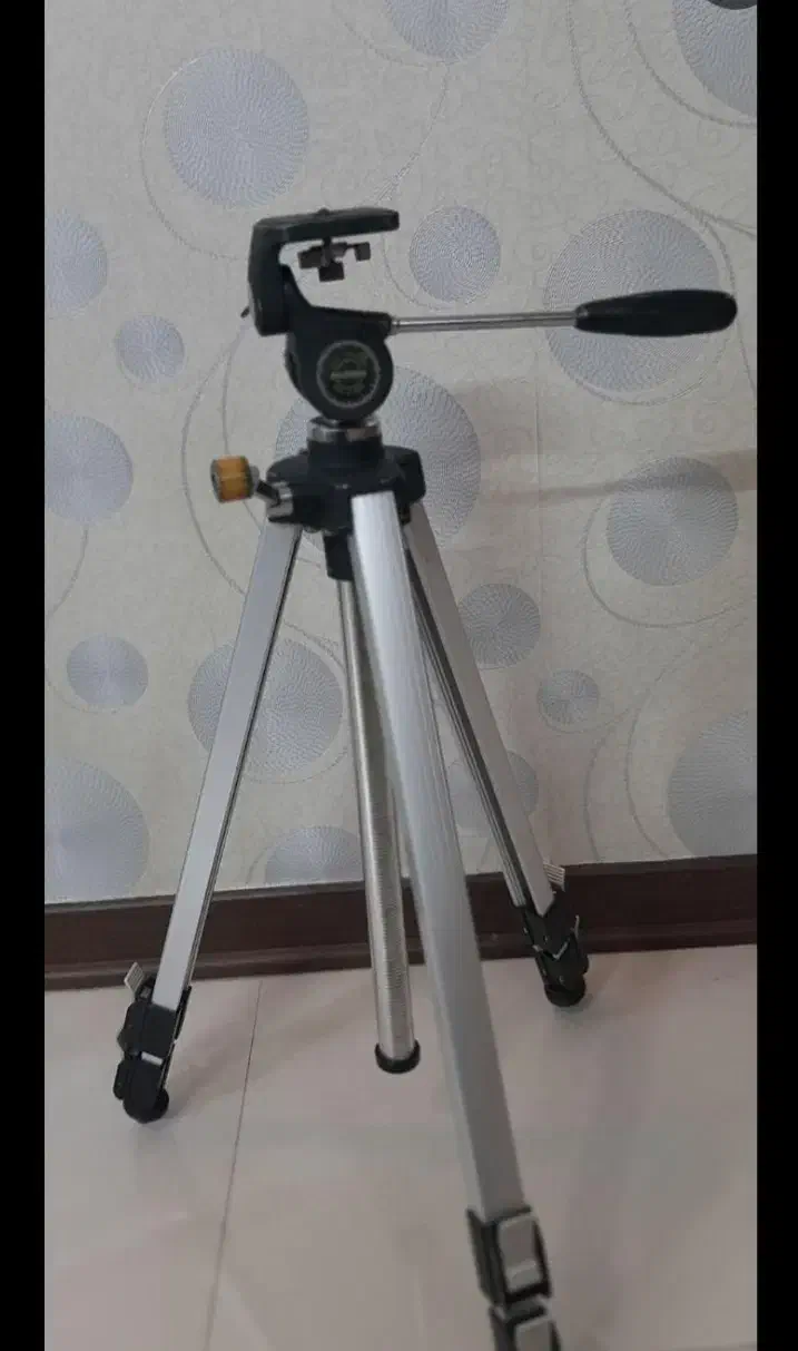 سه پایه دوربین ژاپنی اصل تمام آلومینیوم|دوربین عکاسی و فیلمبرداری|مشهد, فردوسی|دیوار