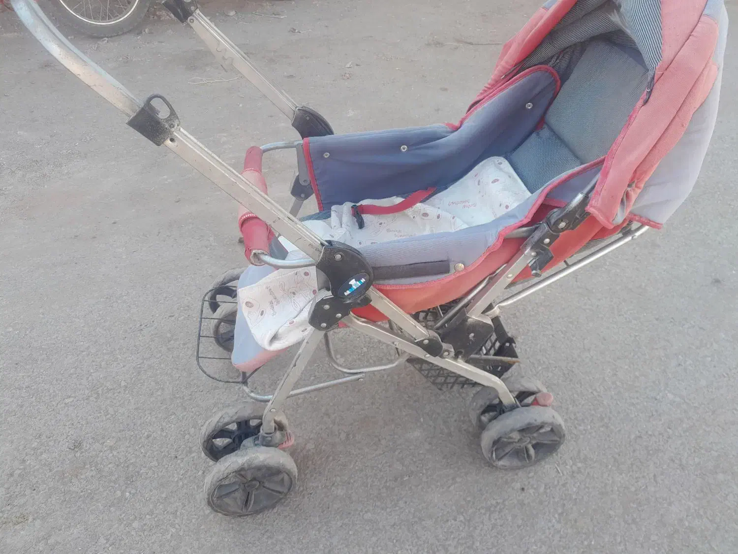 کالسکه و روروک|کالسکه و لوازم جانبی|میان جلگه, |دیوار