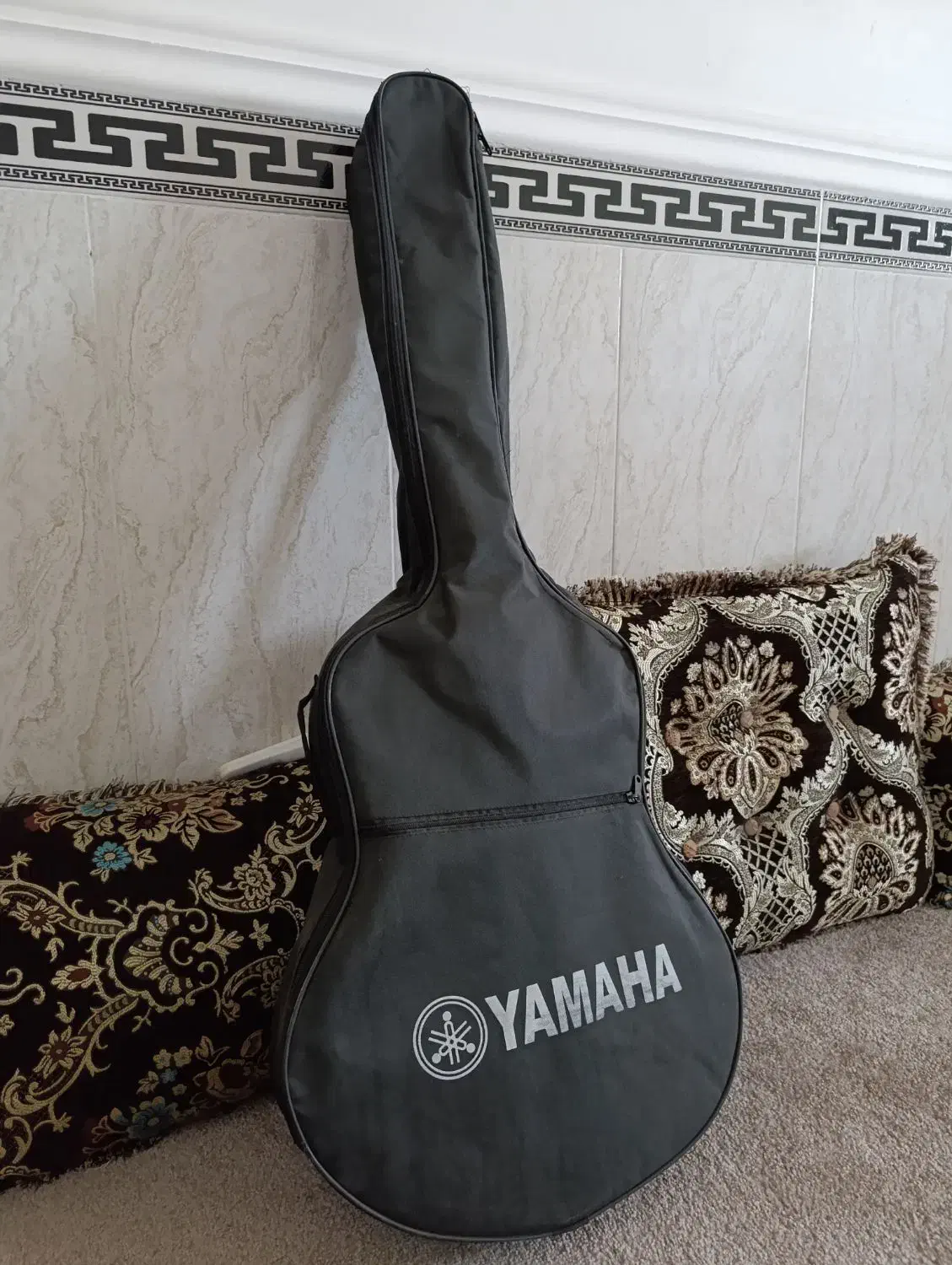 گیتار|گیتار، بیس، امپلیفایر|آبپخش, |دیوار