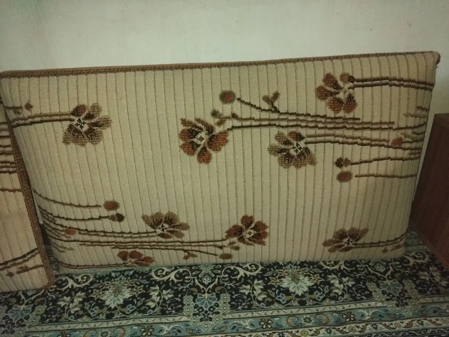 پشتی|پشتی|قزوین, |دیوار