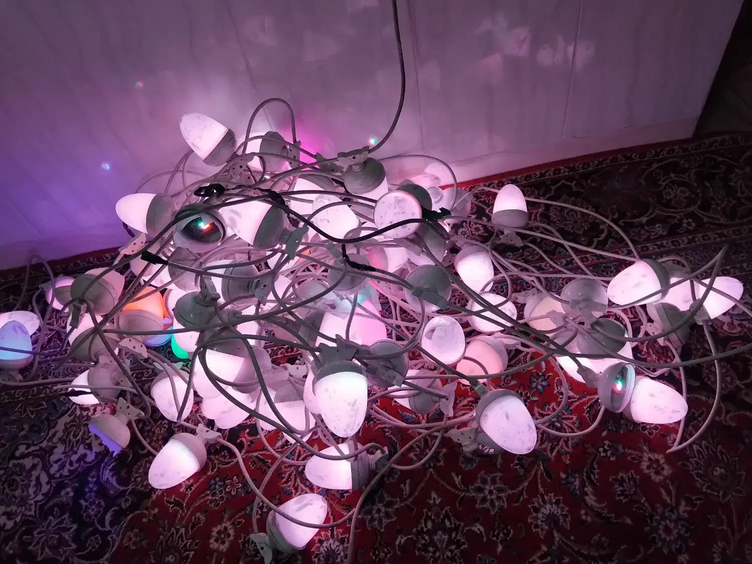 ریسه|ریسه و چراغ تزئینی|فرخ‌شهر, |دیوار