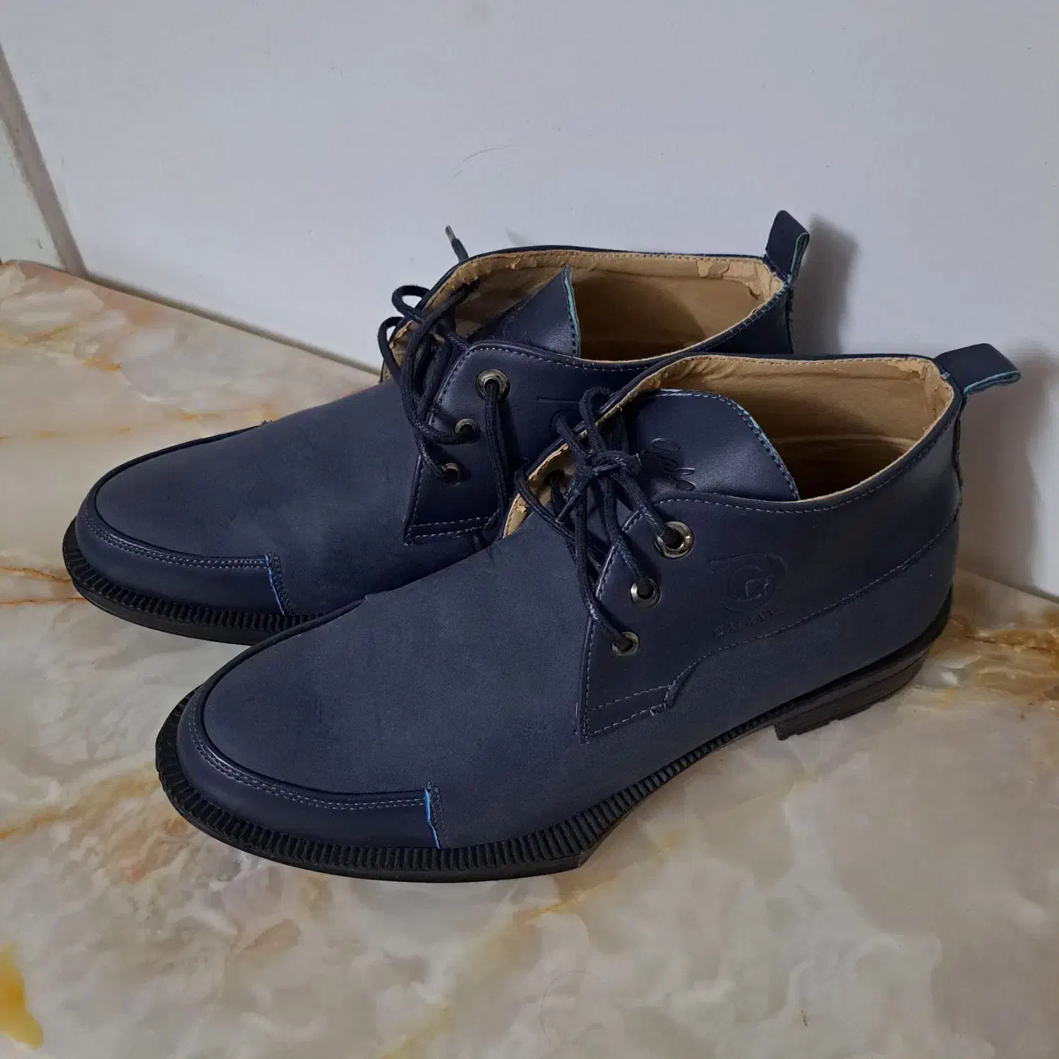 کفش مردانه|کیف، کفش، کمربند|کاشان, دروازه فین|دیوار