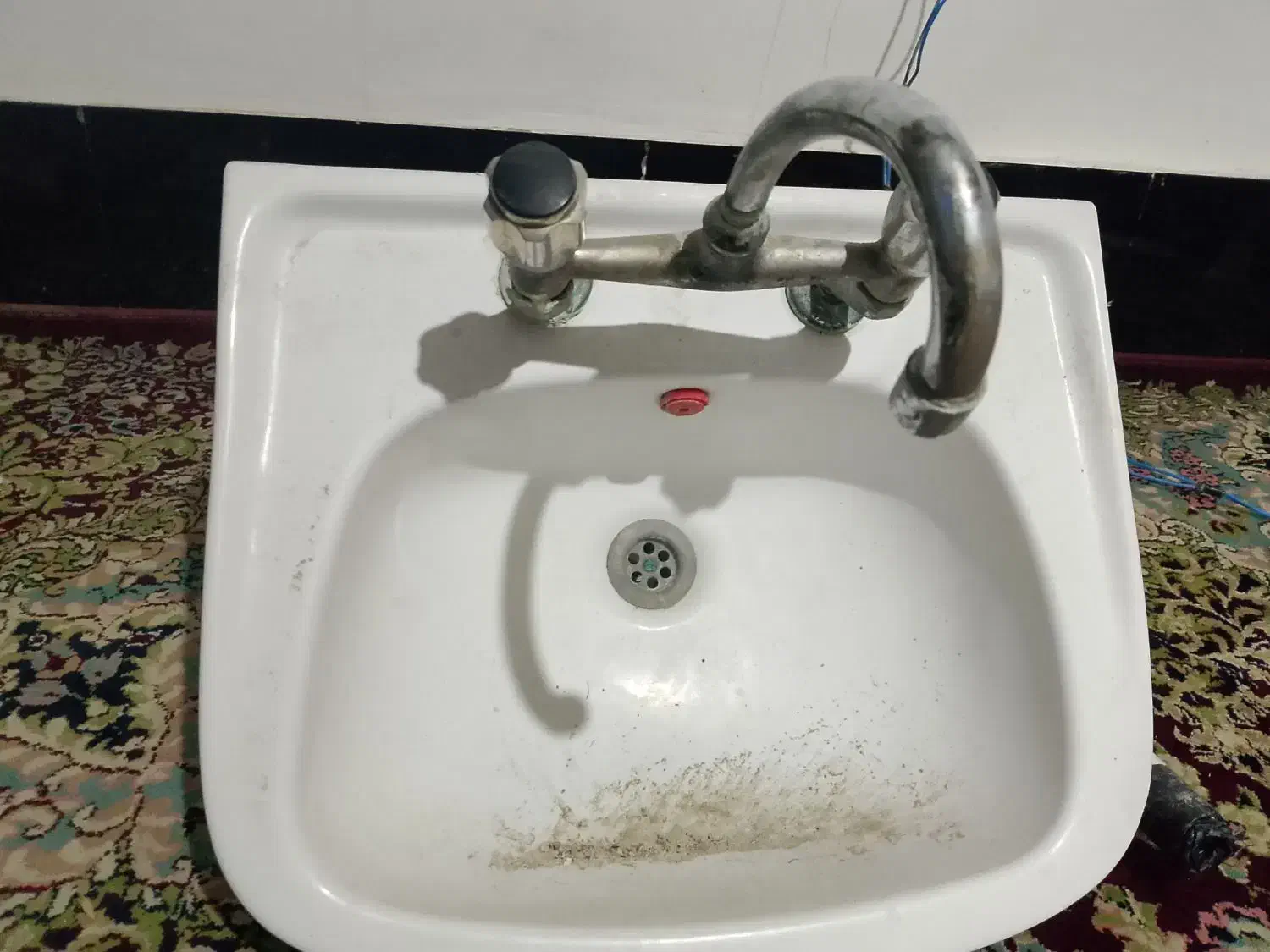 شیر آلات و سنگ روشویی وسنگ توالت|لوازم سرویس بهداشتی|زاهدان, |دیوار