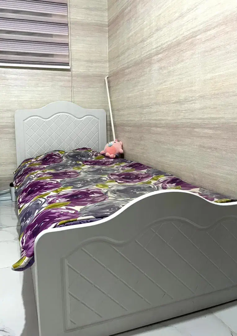 تخت خواب دخترانه زیبا و ساده همراه با تشک|تخت و سرویس خواب|یزد, |دیوار