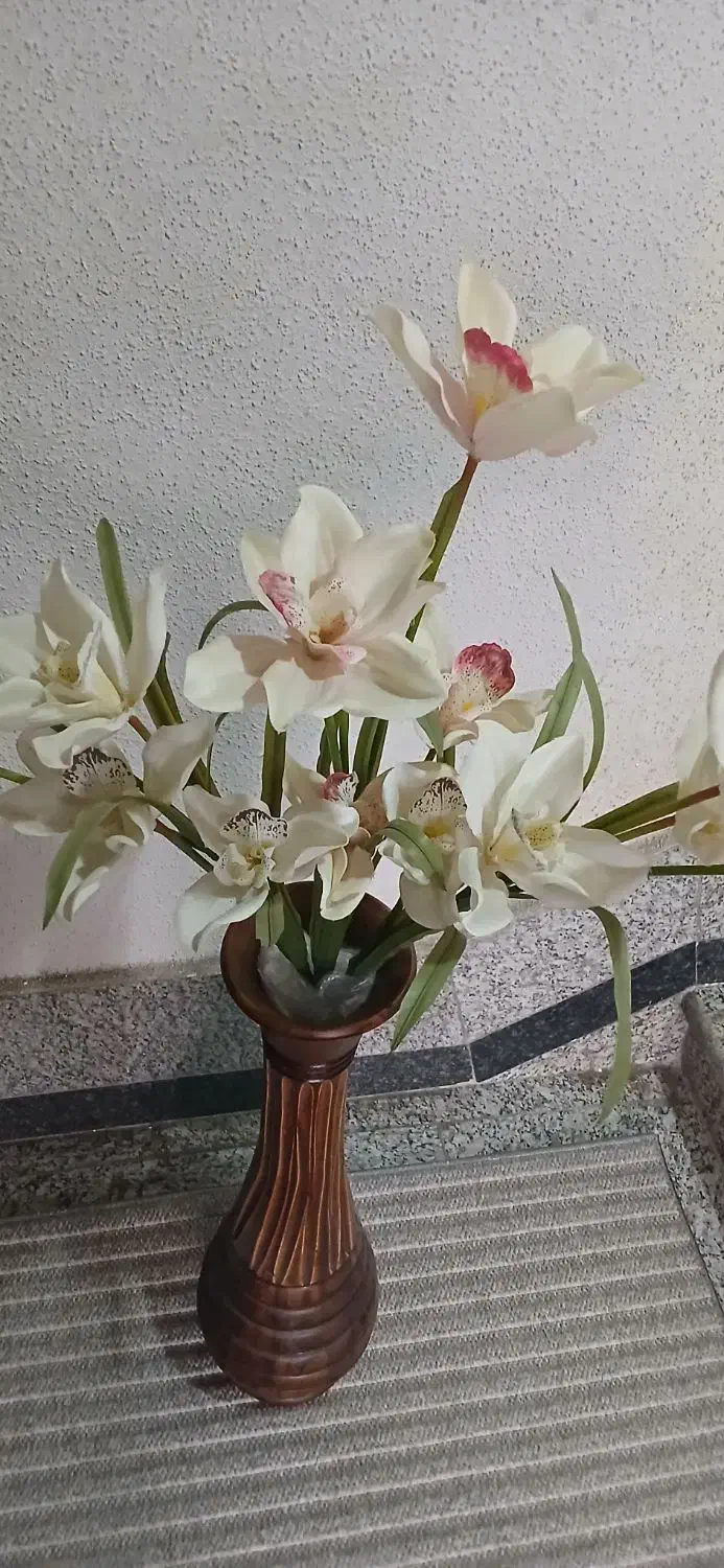 گلدا سفالی و گل مصنوعی|گل مصنوعی|رشت, منظریه|دیوار