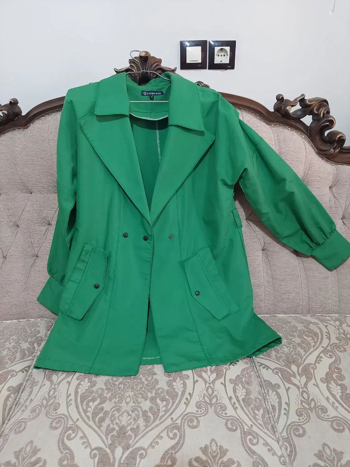 مانتو|لباس|آبیک, |دیوار