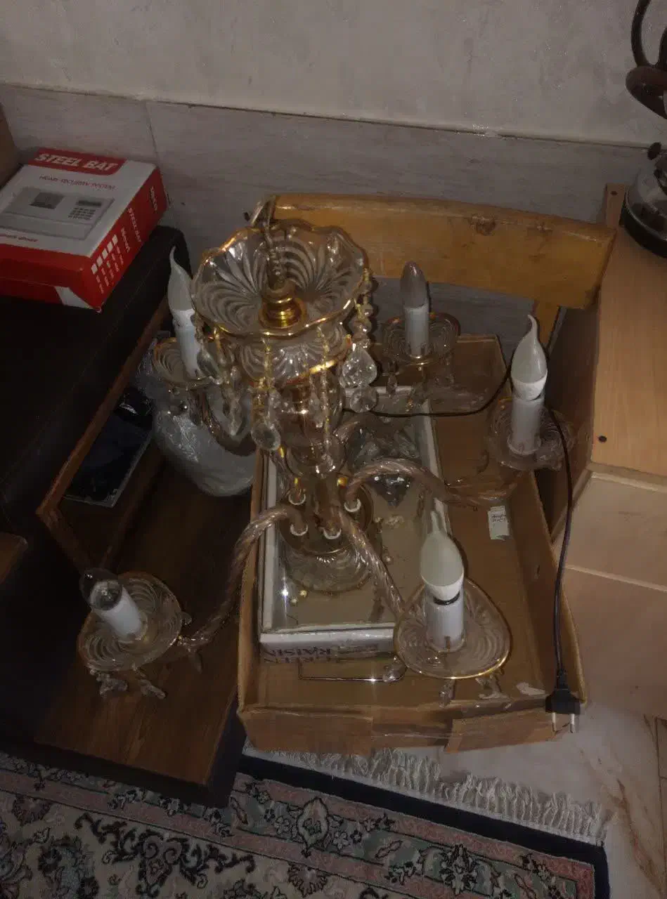 لوستر کریستالی|لوستر و چراغ آویز|قدس, شهر‌قدس|دیوار