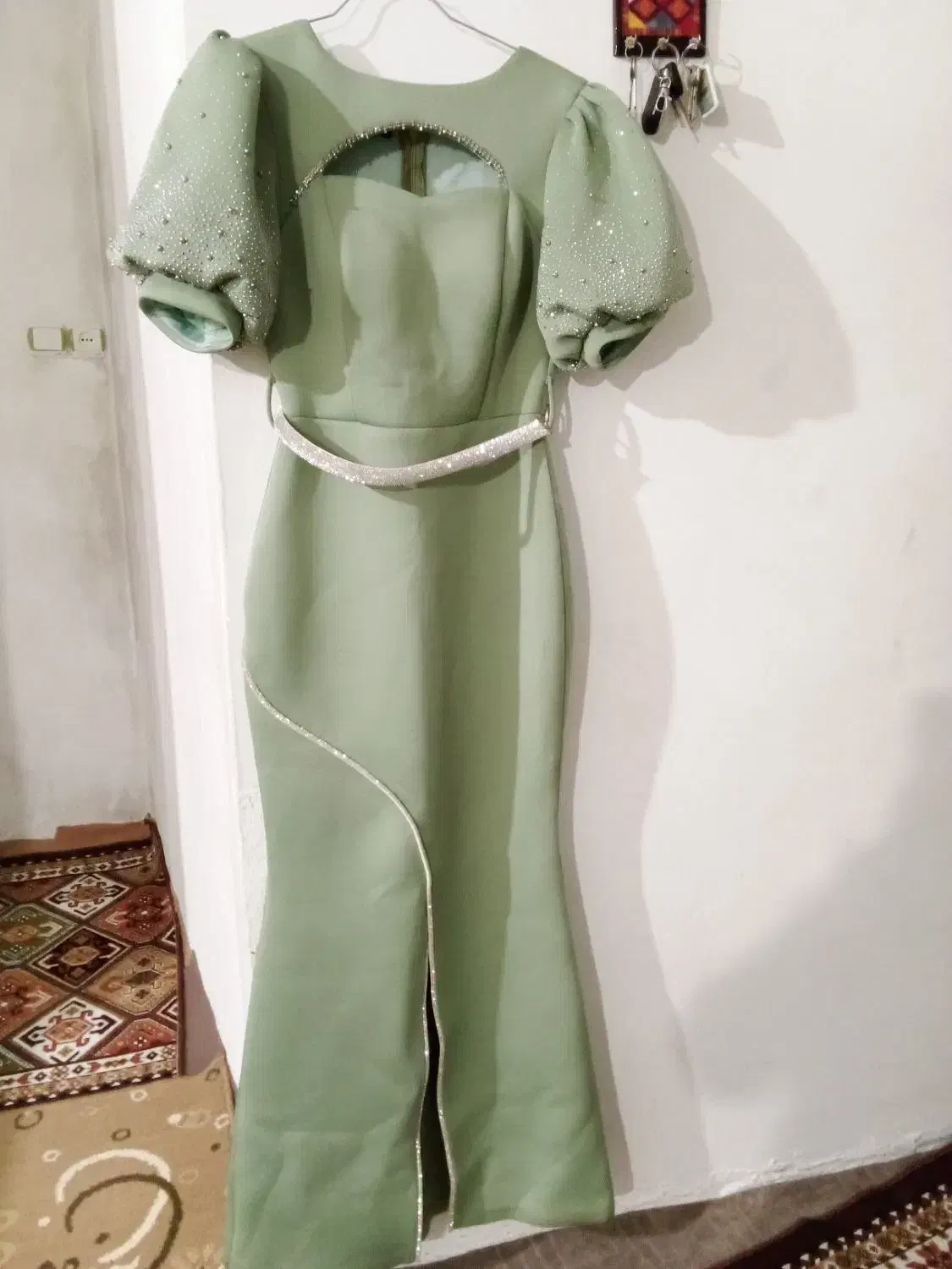 فقط یک بار پوشیده شده|لباس|تالش, هشتپر|دیوار