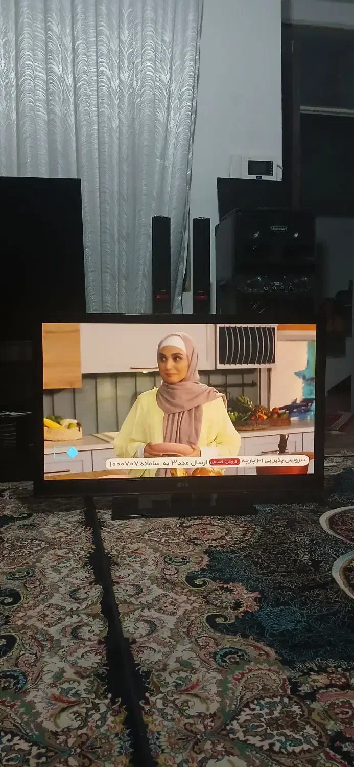 تلوزیون ومیز وگیرنده دیجیتال باهم ۱۰ میلیون|تلویزیون و پروژکتور|نهاوند, |دیوار