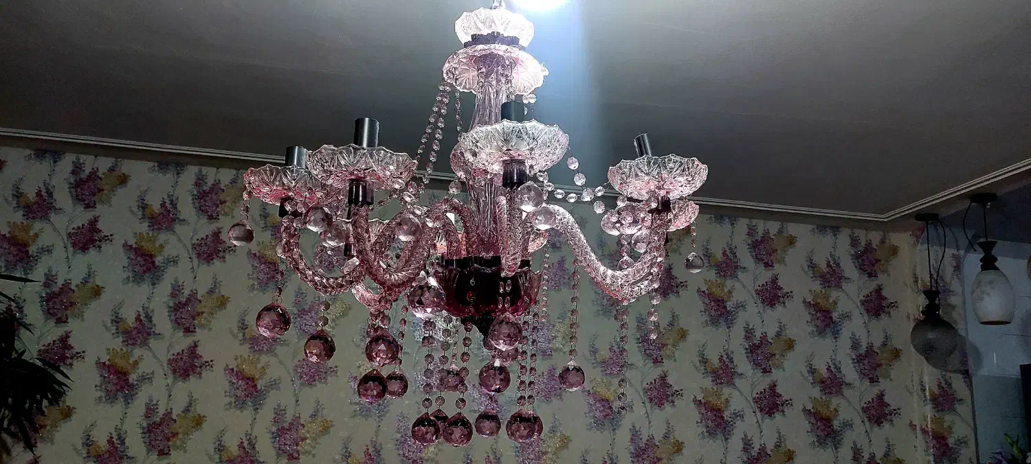 لوستر شیک ۸شاخه صورتی ۵ملیون وتلویزیون سیاه سفید|لوستر و چراغ آویز|تهران, جمهوری|دیوار